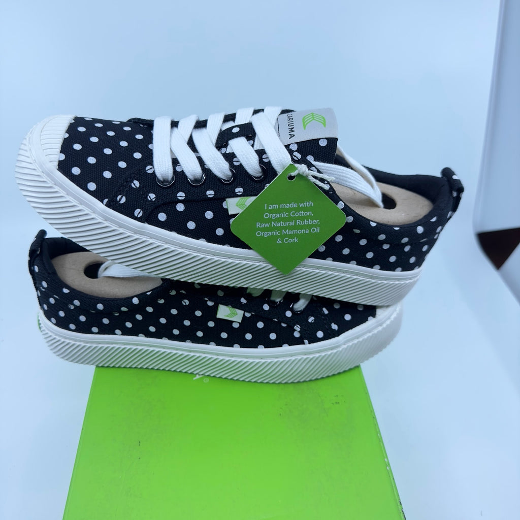 Cariuma Unisex Oca Low Canvas Sneaker Shoes Black White Polka Dots Size 4.5/6