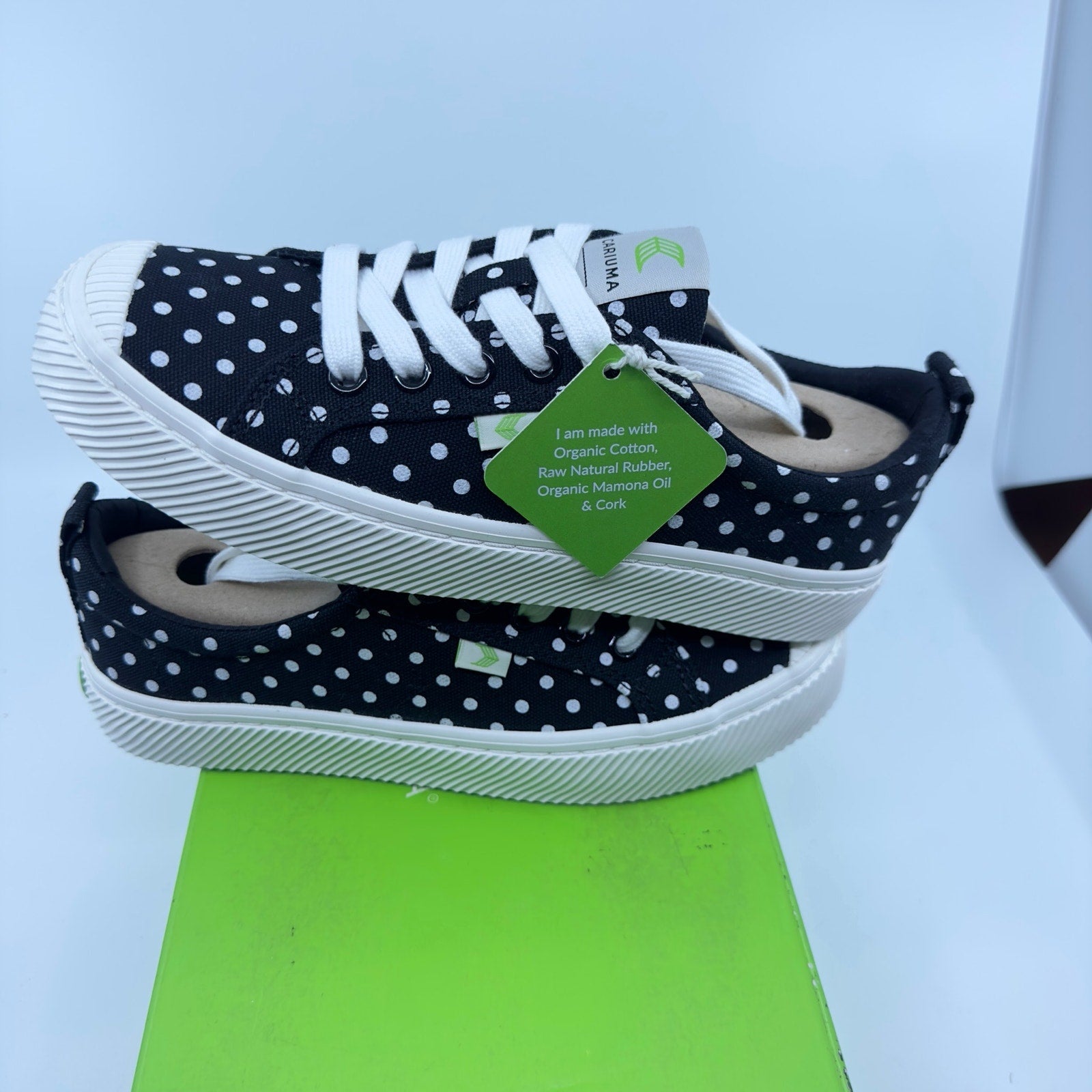 Cariuma Unisex Oca Low Canvas Sneaker Shoes Black White Polka Dots Size 4.5/6