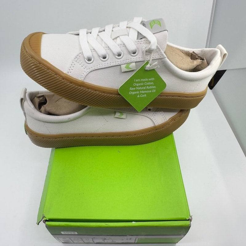Cariuma Oca Low Top Sneaker Shoes Lace-Up Canvas White Gum Unisex W6.5/M5