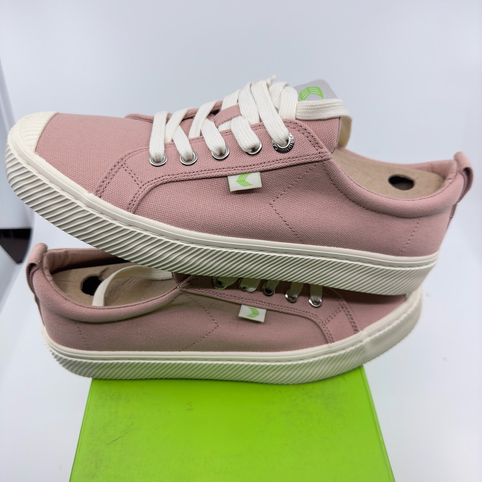 Cariuma Unisex Oca Low Canvas Sneaker Casual Shoes Lace-Up Rose Pink Size 7/8.5