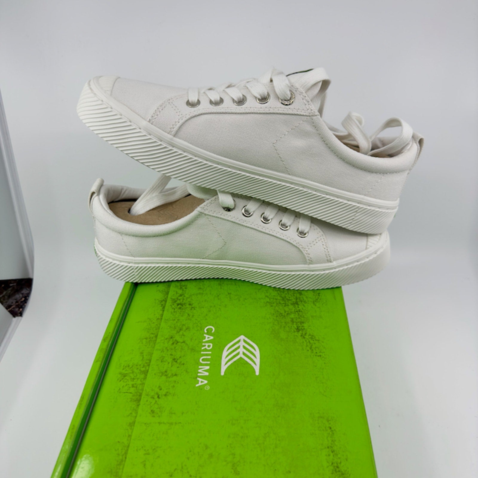Cariuma Oca Low Top Lace Up Organic Canvas Sneakers Off White Unisex W7.5 M6