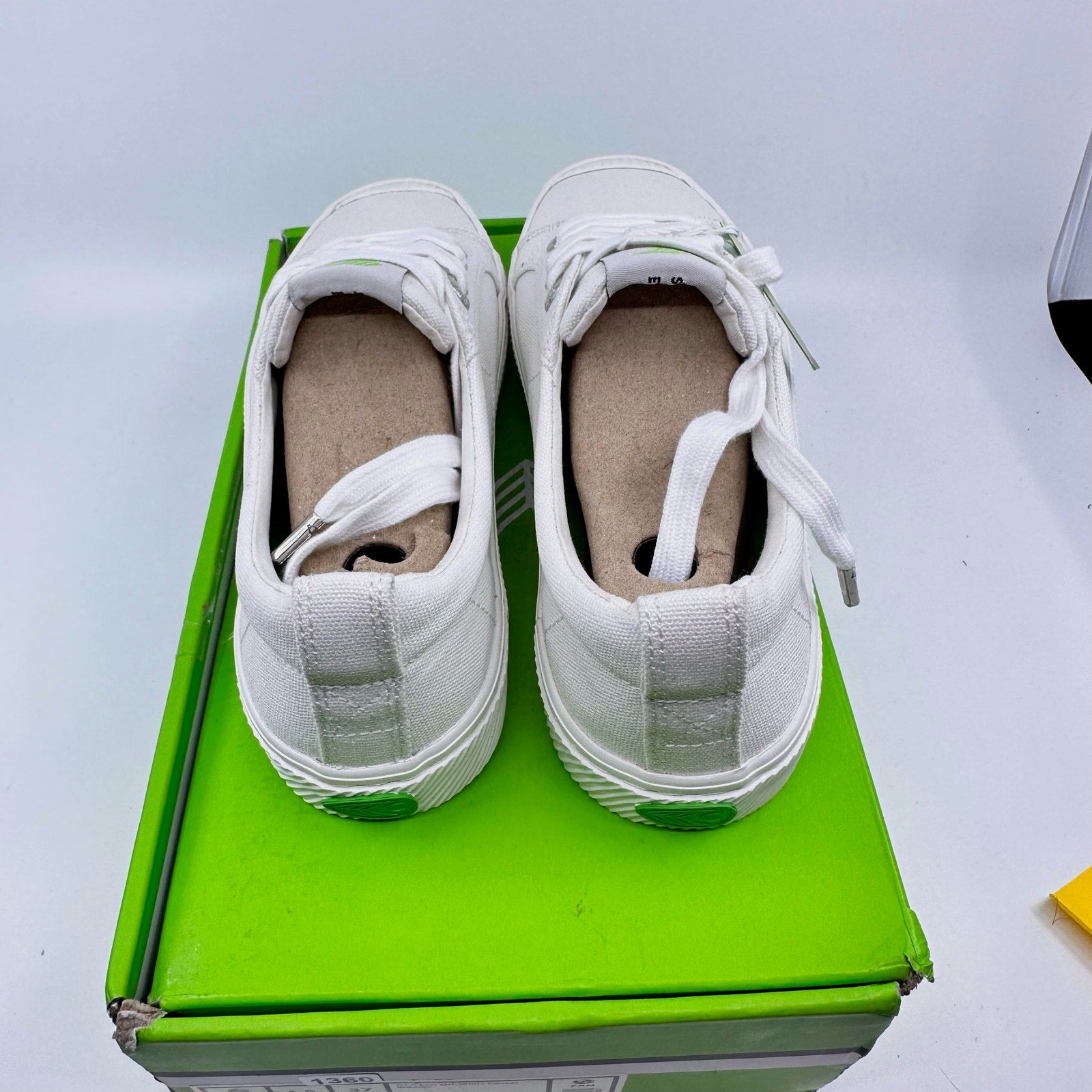 Cariuma Unisex Sneaker Oca Low Top Lace Up Organic Canvas Off White W6.5 M5 NIB