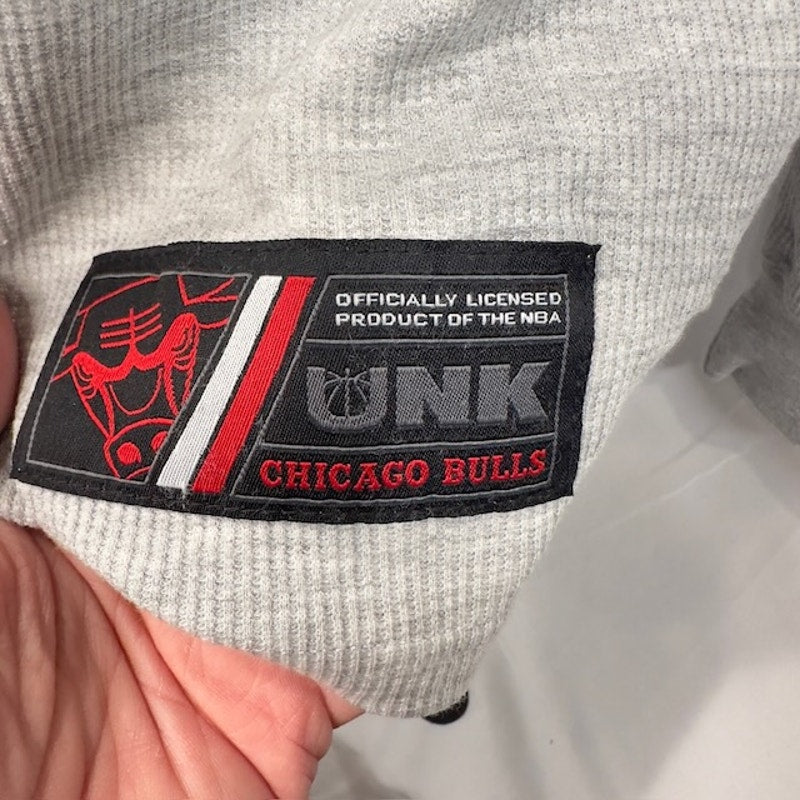 NBA Chicago Bulls UNK Promo Core Long Sleeve Henley T-Shirt Gray Mens Size M