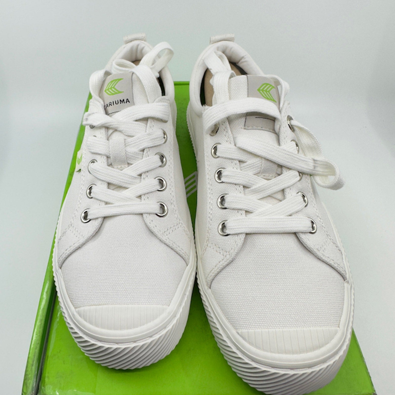 Cariuma Oca Low Top Lace Up Organic Canvas Sneakers Off White Unisex W7.5 M6