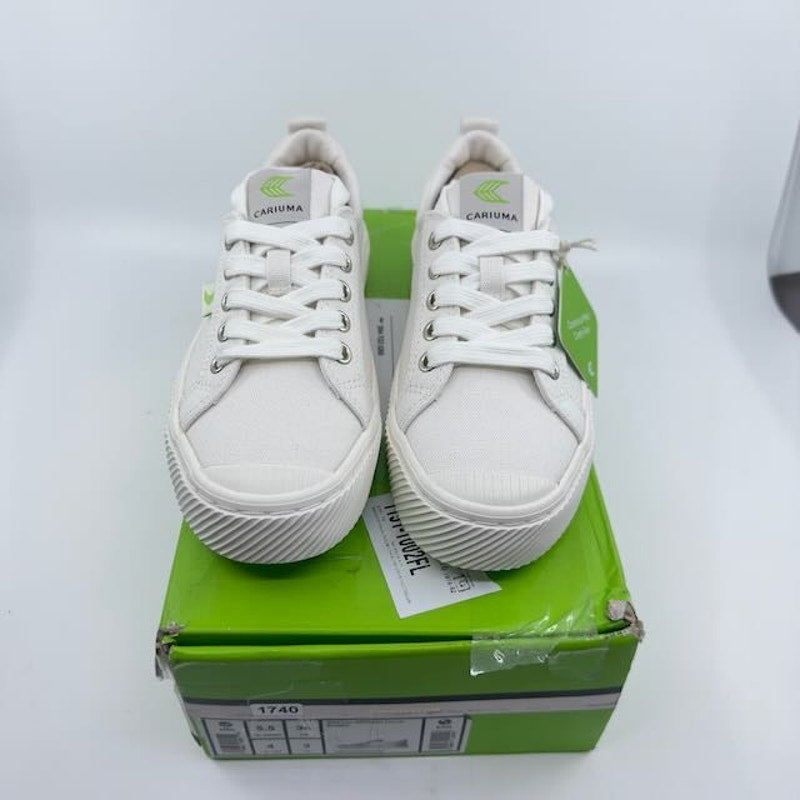 Cariuma Oca Low Top Lace Up Organic Canvas Sneakers Off White Unisex W5.5 M4