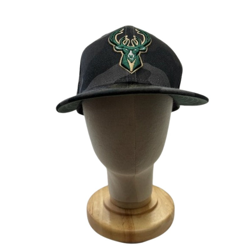 New Era 59FIFTY Milwaukee Bucks Fitted NBA Logo Camo Black Mens 7 3/8