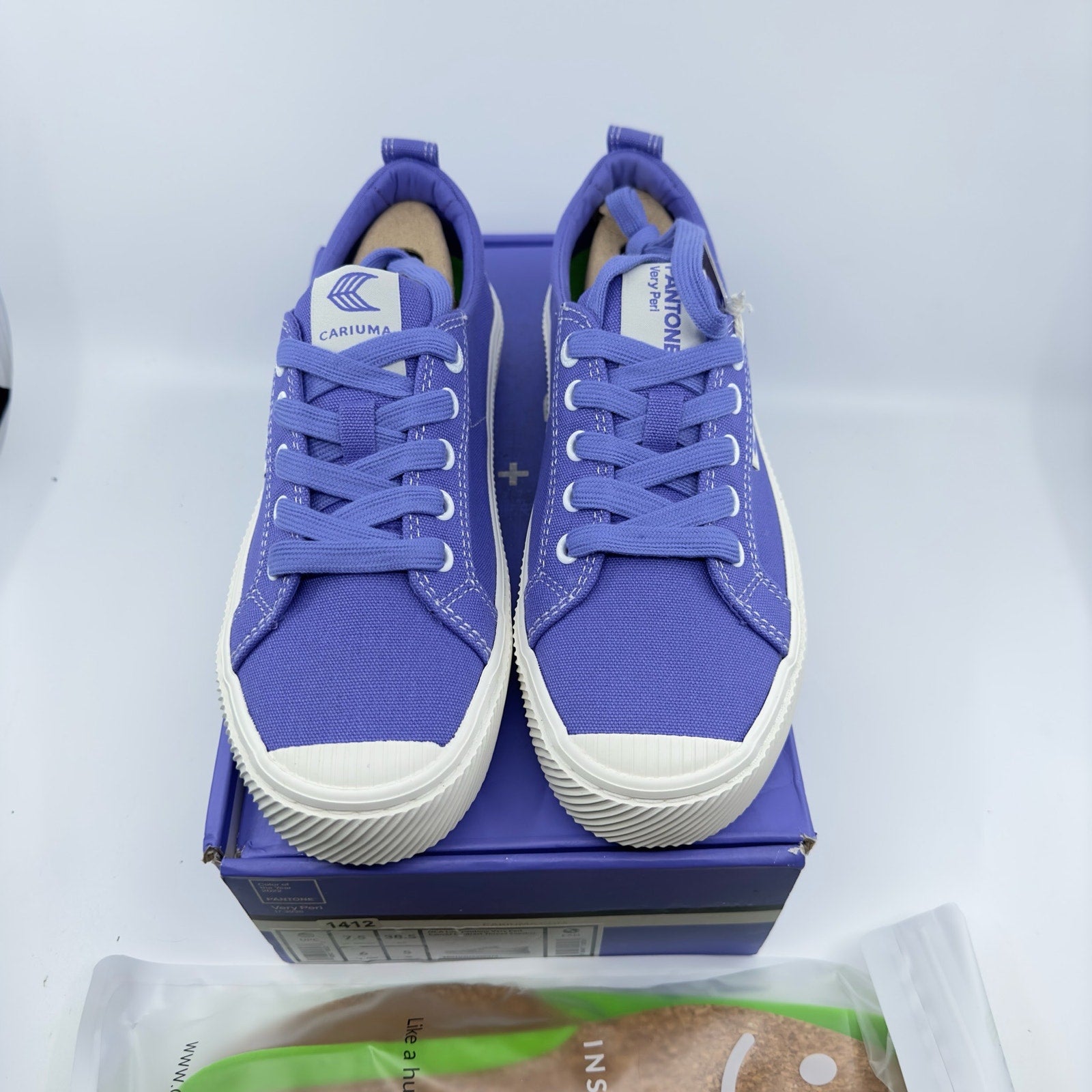 Cariuma Oca Low Pantone Sneaker Shoes Canvas Contrast Thread Blue W7.5/M6