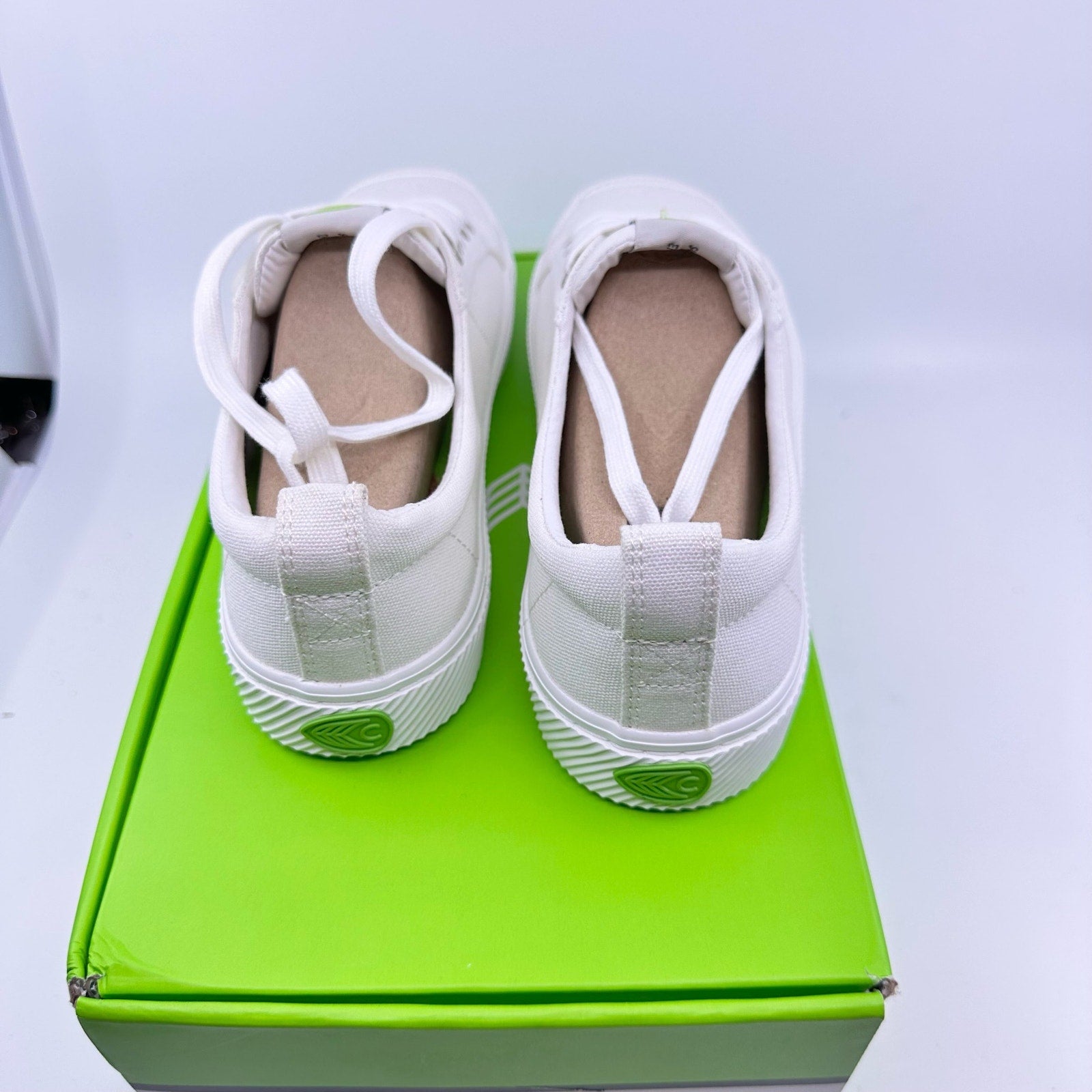 Cariuma Oca Low Top Lace Up Organic Canvas Sneakers Off White Unisex W8.5 M7