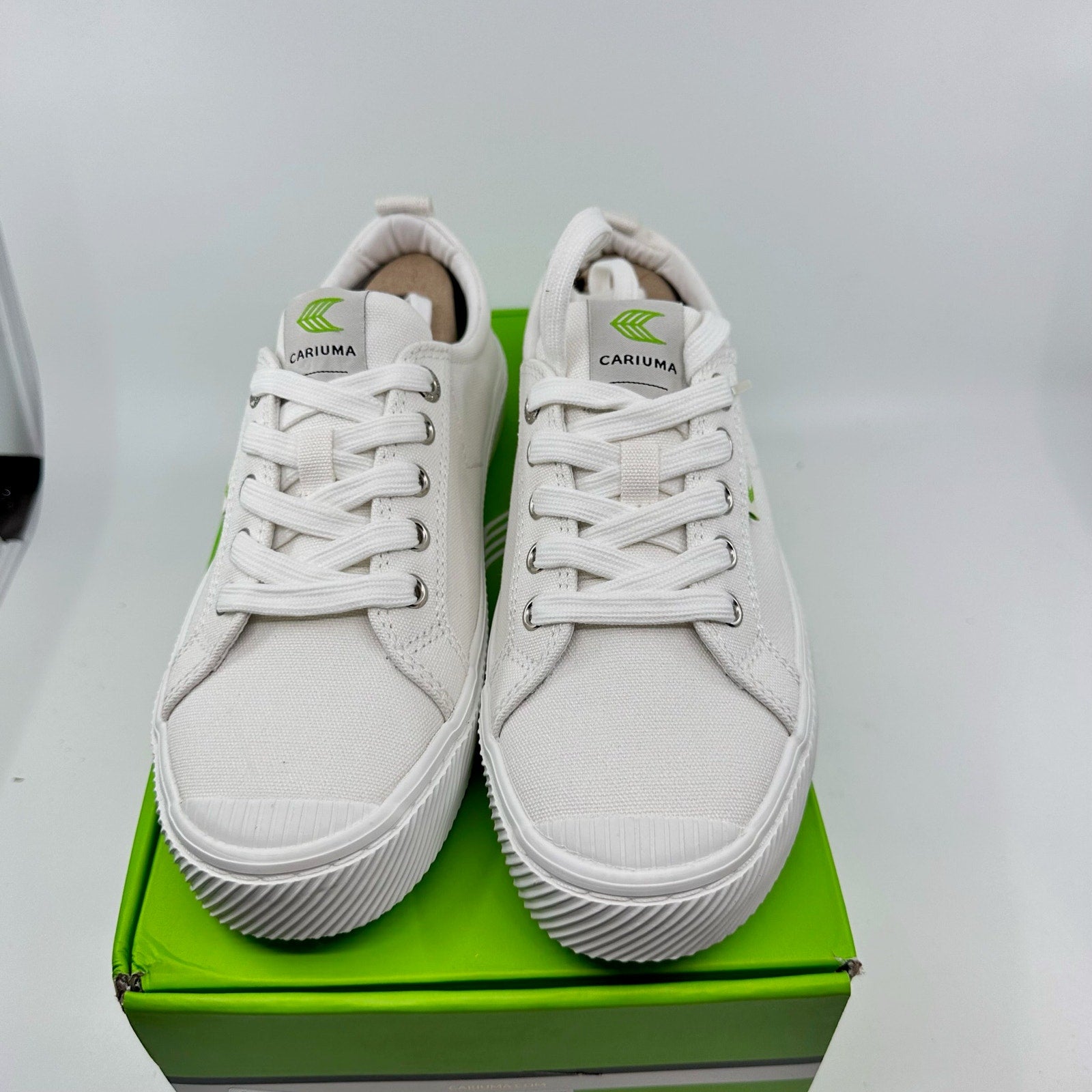 Cariuma Oca Low Top Lace Up Organic Canvas Sneakers Off White Unisex W8.5 M7