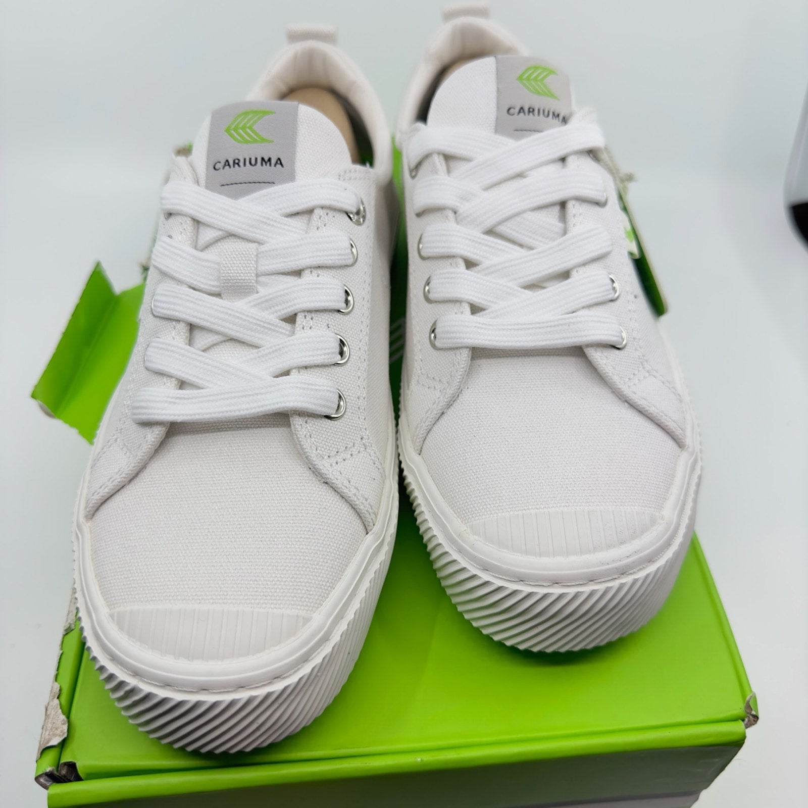 Cariuma Unisex Oca Low Canvas Sneaker Casual Shoes Lace-Up Off-White Size 7/8.5