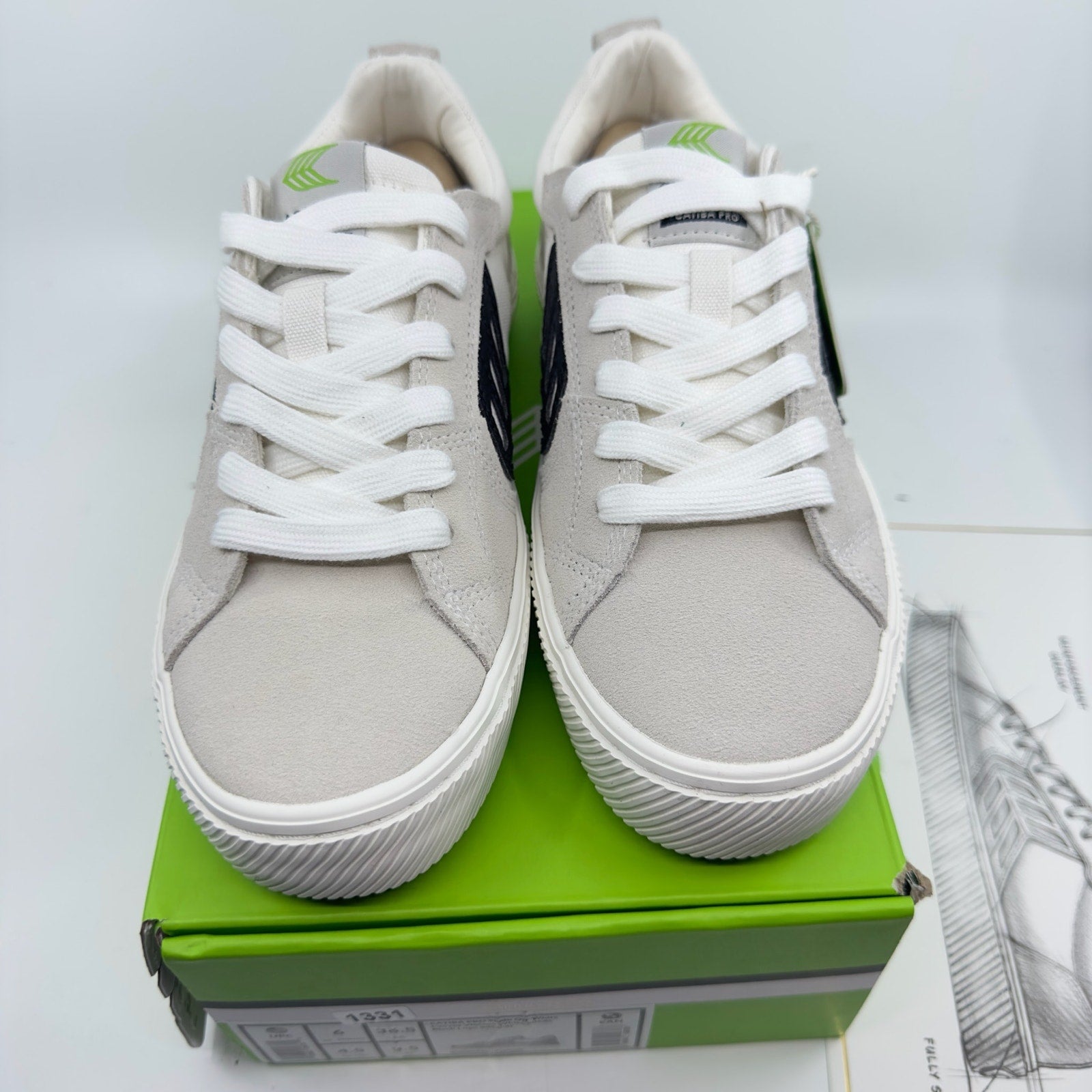 Cariuma Unisex CATIBA PRO Canvas Logo Sneaker Off-White Vintage Black Sz 4.5/6