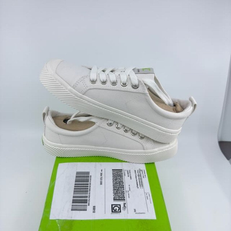Cariuma Oca Low Top Lace Up Organic Canvas Sneakers Off White Unisex W5.5 M4
