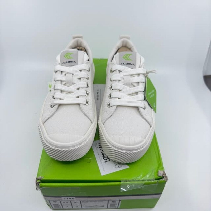 Cariuma Oca Low Top Lace Up Organic Canvas Sneakers Off White Unisex W5.5 M4