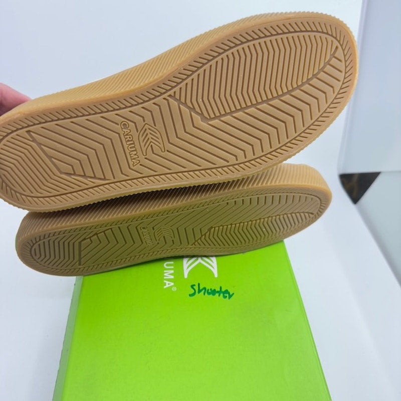 Cariuma Oca Low Top Sneaker Shoes Lace-Up Canvas White Gum Unisex W6.5/M5