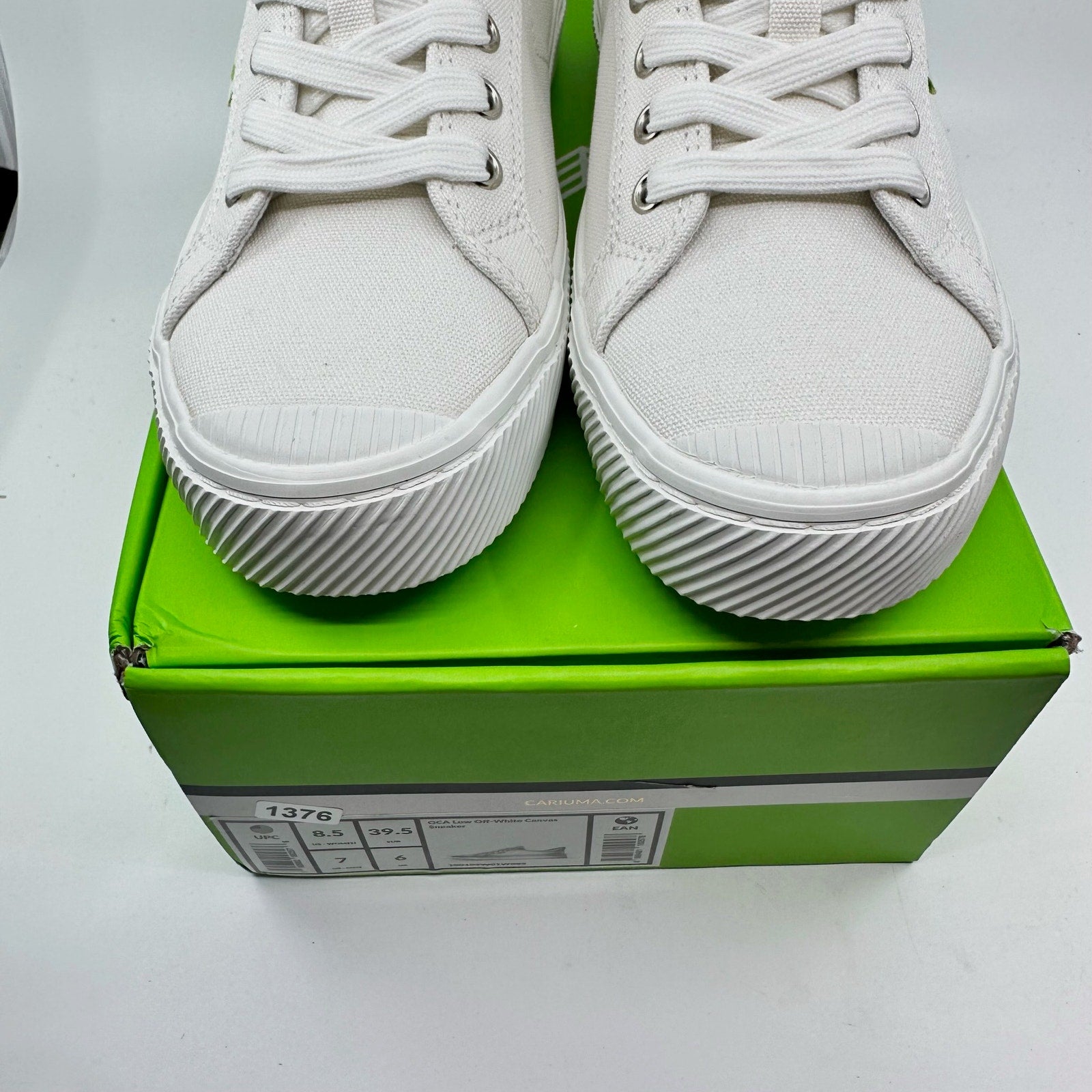 Cariuma Oca Low Top Lace Up Organic Canvas Sneakers Off White Unisex W8.5 M7