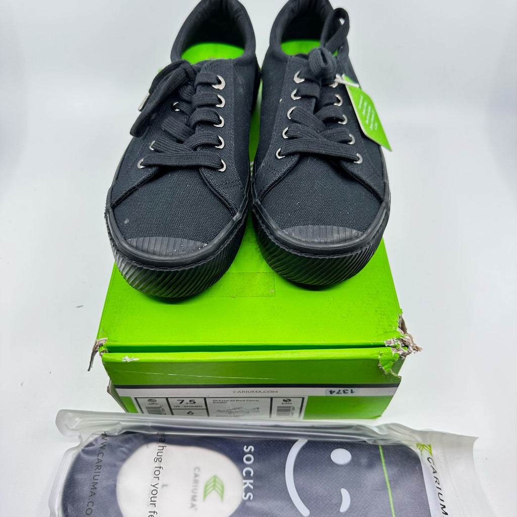 Cariuma Oca Low Top Lace Up Organic Canvas Sneakers Black Unisex W7.5 M6