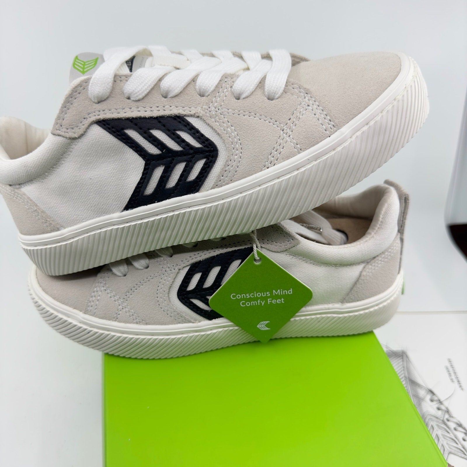 Cariuma Unisex CATIBA PRO Canvas Logo Sneaker Off-White Vintage Black Sz 4.5/6