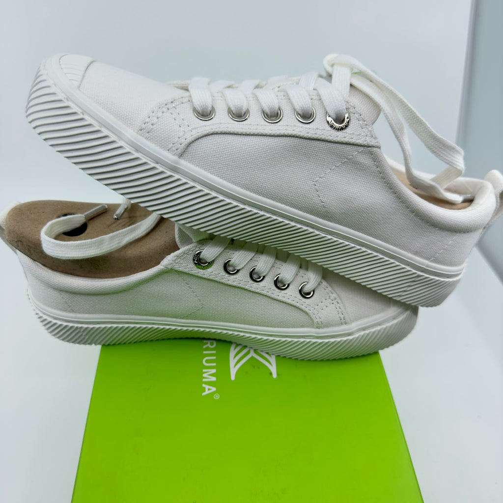 Cariuma Unisex Oca Low Canvas Sneaker Casual Shoes Lace-Up Off-White Size 4.5/6