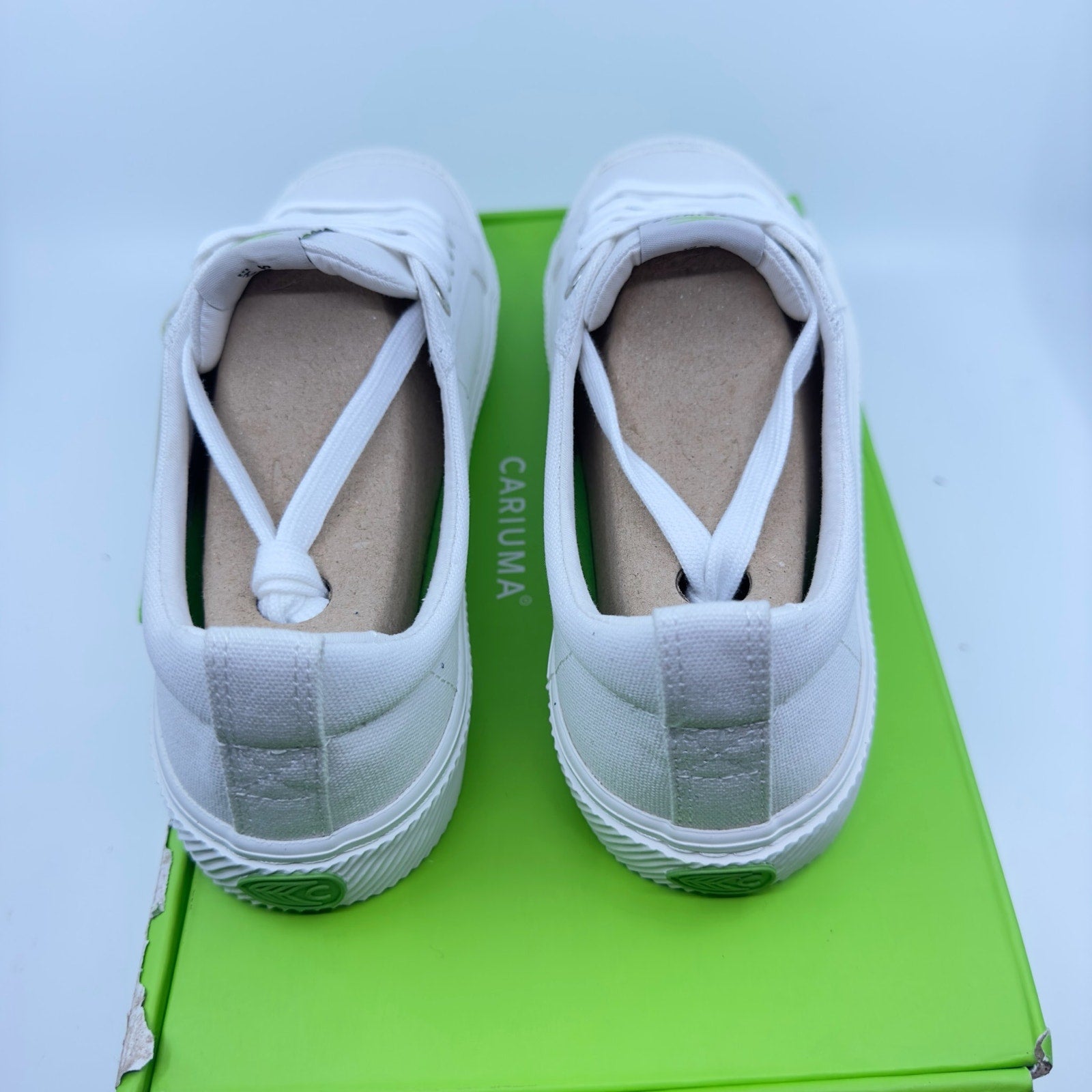 Cariuma Unisex Oca Low Canvas Sneaker Casual Shoes Lace-Up Off-White Size 7/8.5