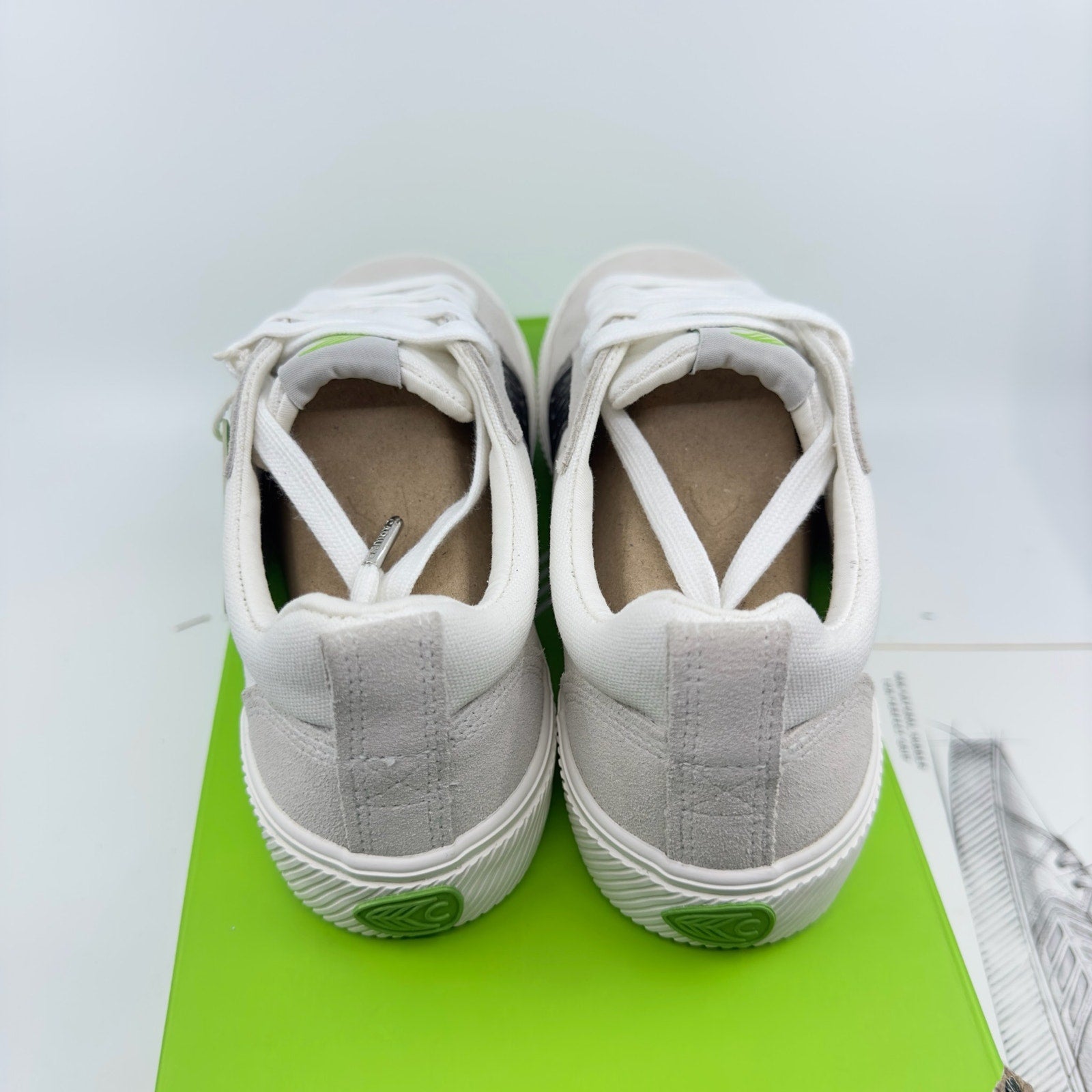 Cariuma Unisex CATIBA PRO Canvas Logo Sneaker Off-White Vintage Black Sz 4.5/6