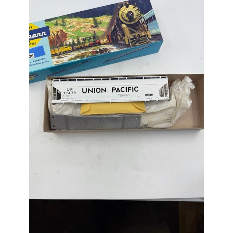 Athearn HO 266 Union Pacific (White) 55 Center-Flo Covered Hopper Miniatures