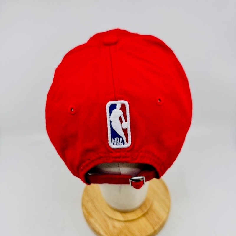 New Era 9Twenty  Atlanta Hawks Team Logo Back Half Series Cap Red Mens OSFM