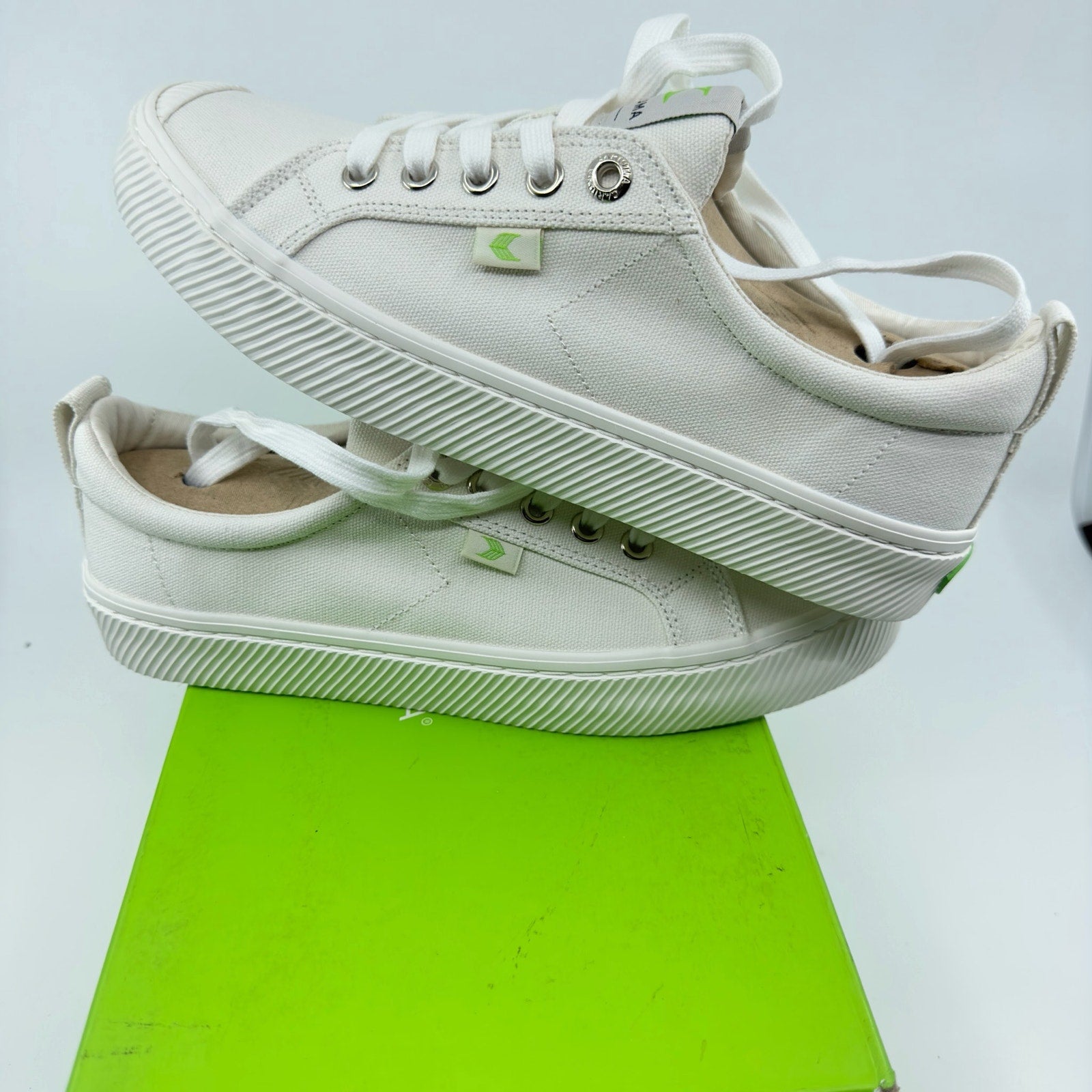 Cariuma Oca Low Top Skate Sneaker Casual Shoes Lace Up Canvas White W7.5/M6