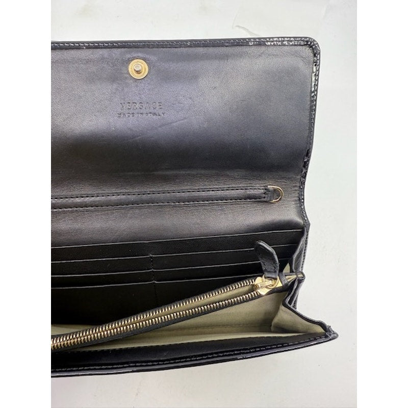 Versace Bifold Clutch Long Wallet Snap Closure Patent Leather Black Womens