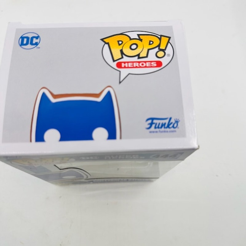 Funko POP Heroes DC Super Heroes Gingerbread Batman Vinyl Figure #444