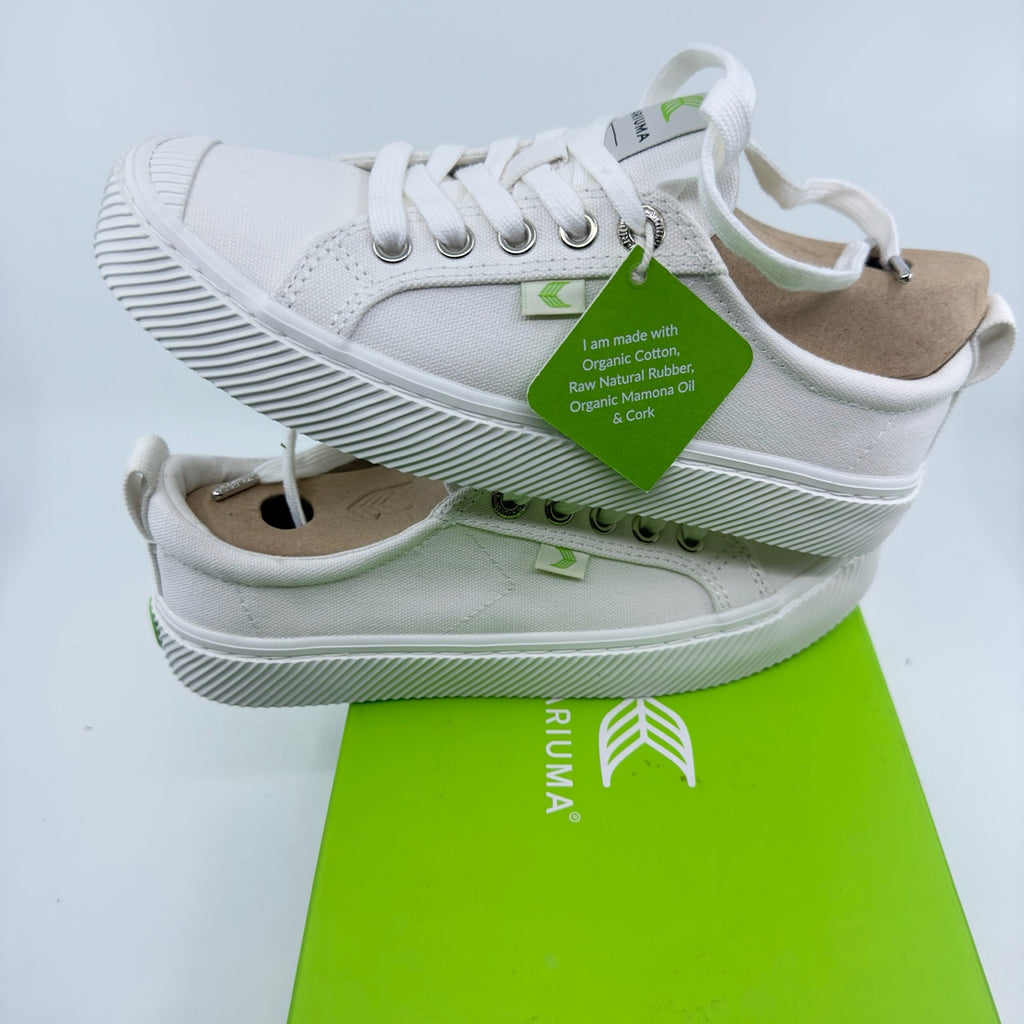 Cariuma Unisex Oca Low Canvas Sneaker Casual Shoes Lace-Up Off-White Size 4.5/6