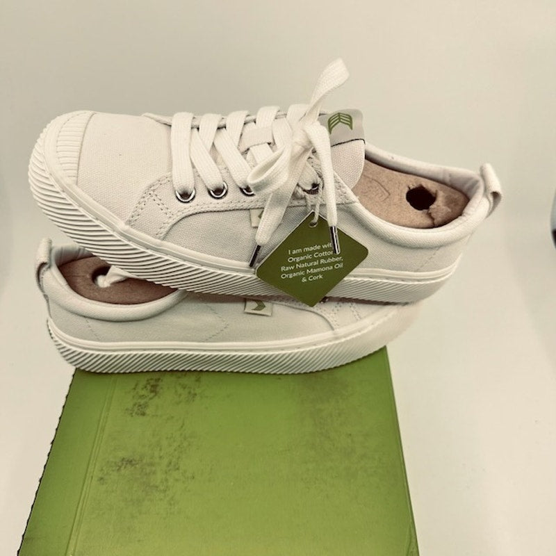 Cariuma Oca Low Top Lace Up Organic Canvas Sneakers Off White Unisex W6 M4.5