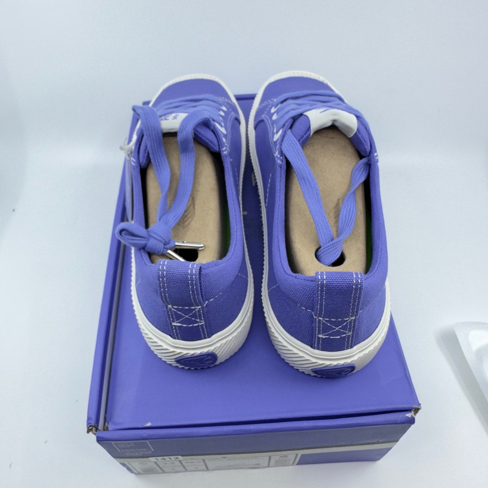 Cariuma Oca Low Pantone Sneaker Shoes Canvas Contrast Thread Blue W7.5/M6