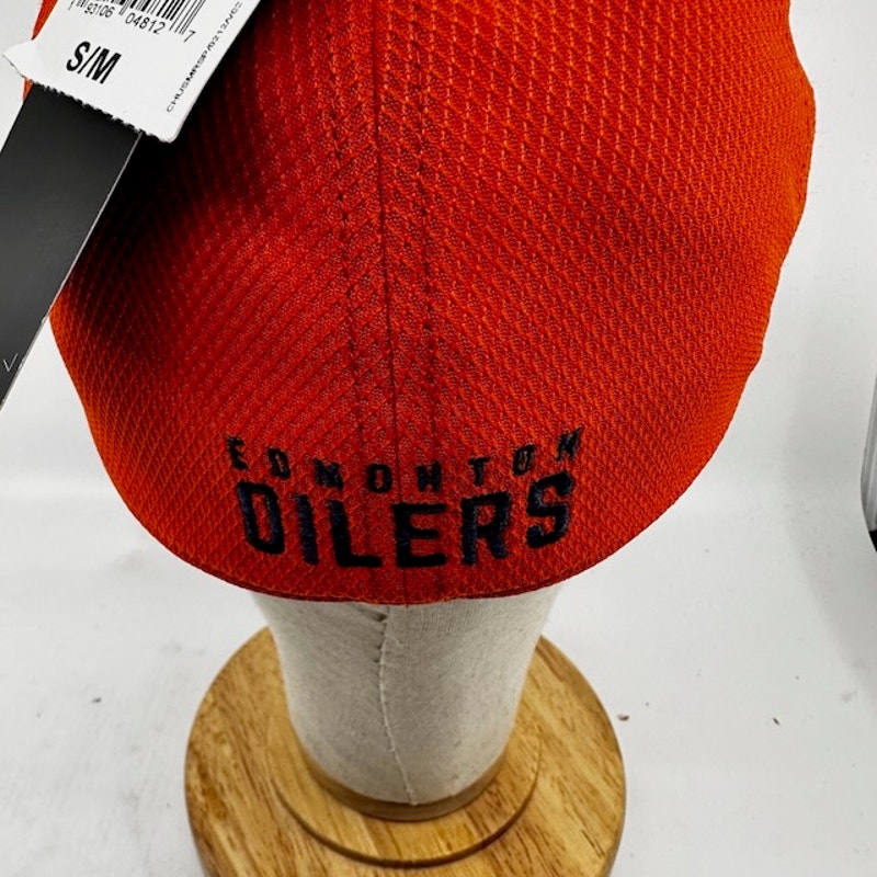 Adidas NHL Edmonton Oilers Baseball Cap Fitted Aeroready Red Mens Size S/M