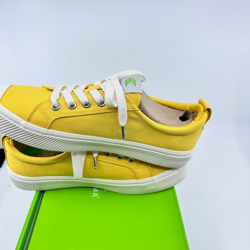 Cariuma OCA Low Top Canvas Sneakers Shoes Round Toe Yellow Unisex Size W8 M6.5