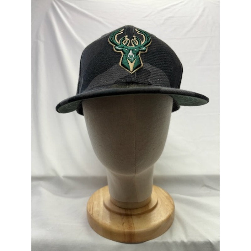 New Era 59FIFTY Milwaukee Bucks Fitted NBA Logo Camo Black Mens 7 3/8