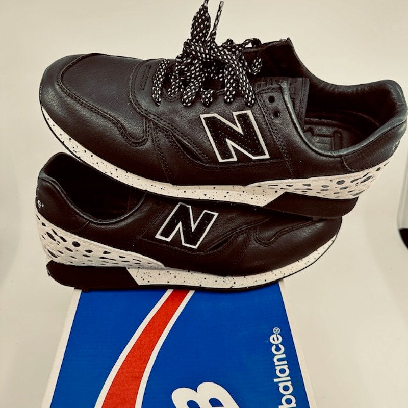New Balance Undefeated x Trailbuster Unbalanced Sneakers Black White Mens Size 9