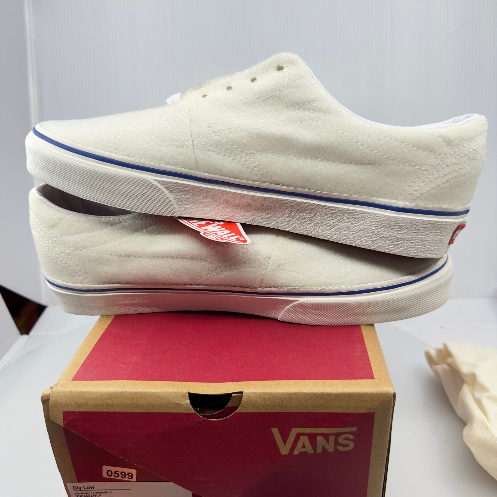 VANs Heritage DIY True Low Skateboarding Sneakers White/Blue 9.5 With Patches