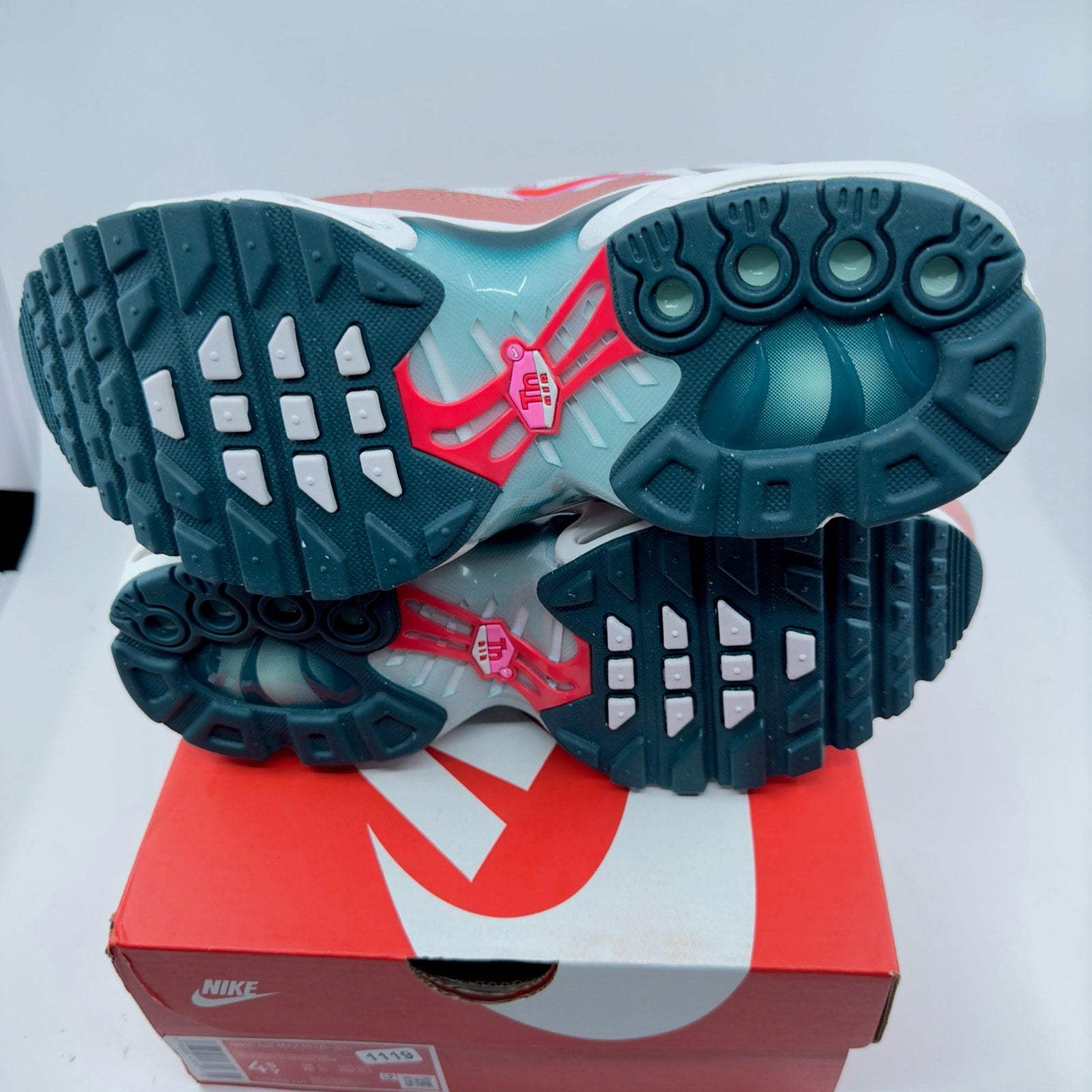 Nike Air Max Plus GS Youth Girls Sneakers White Siren Red Red Stardust Size 4.5Y