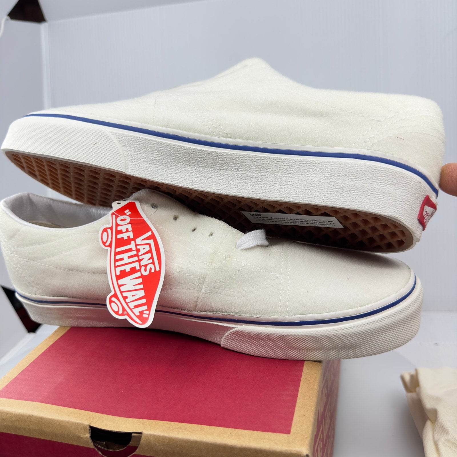VANs Heritage DIY True Low Skateboarding Sneakers White/Blue 9.5 With Patches