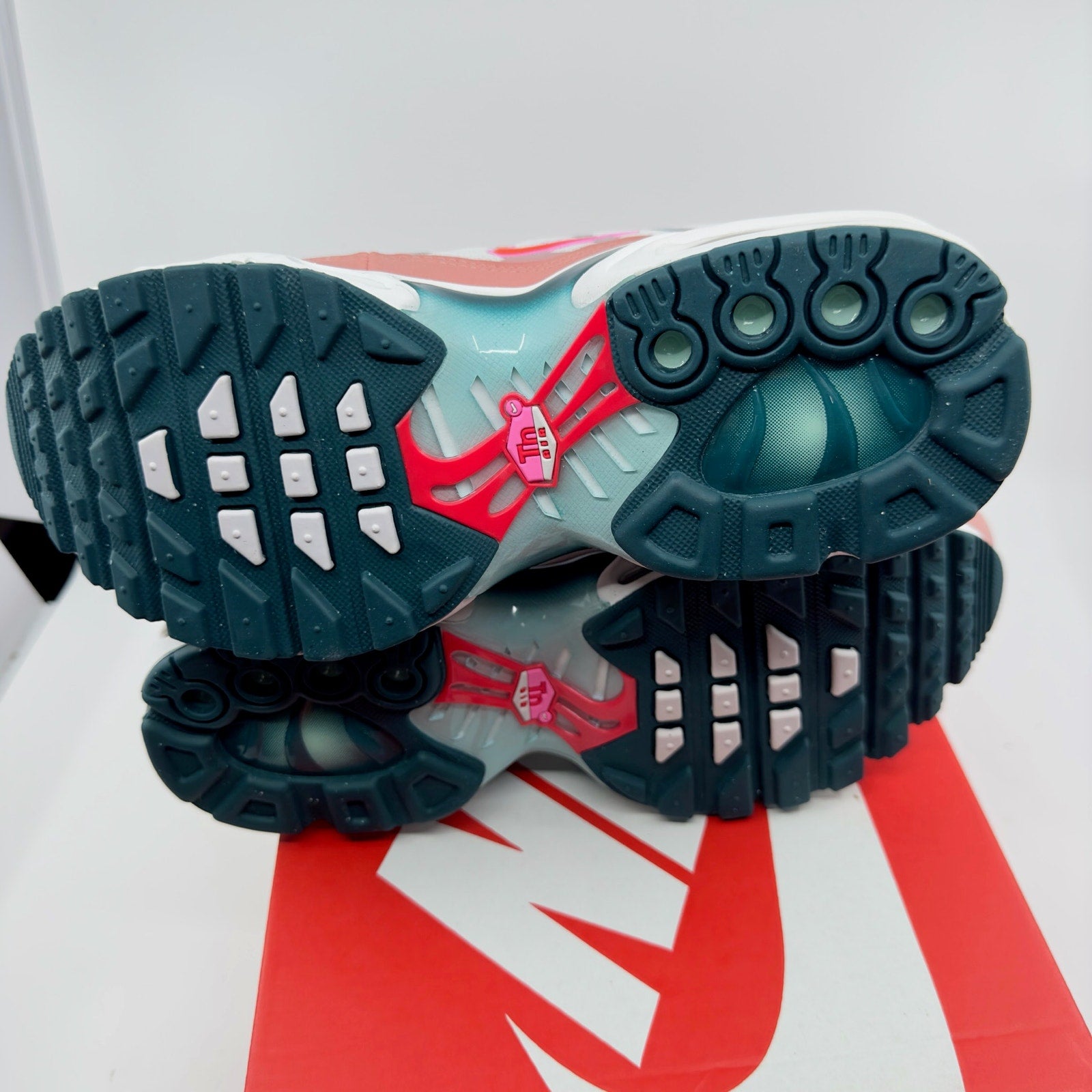 Nike Air Max Plus GS Youth Sneakers White Siren Red Red Stardust Size 4.5Y