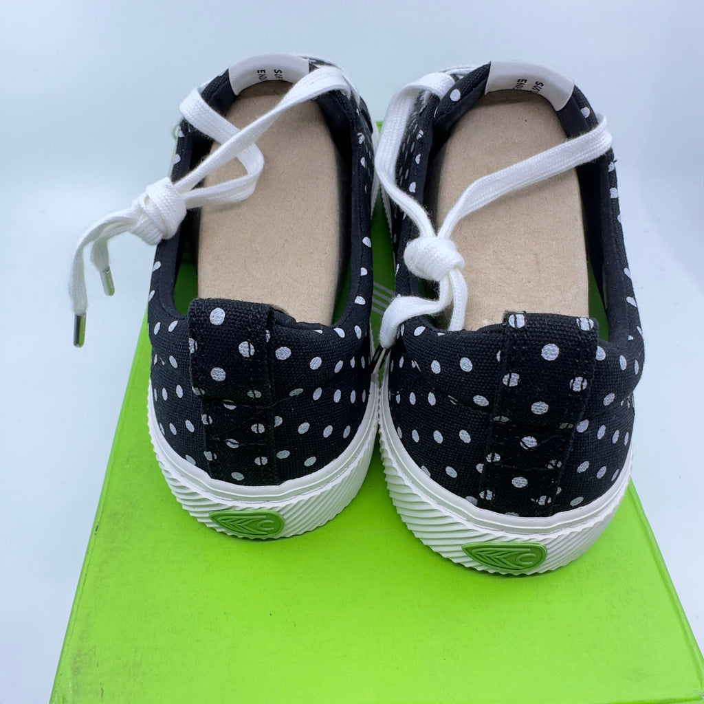 Cariuma Unisex Oca Low Canvas Sneaker Shoes Black White Polka Dots Size 10/11.5