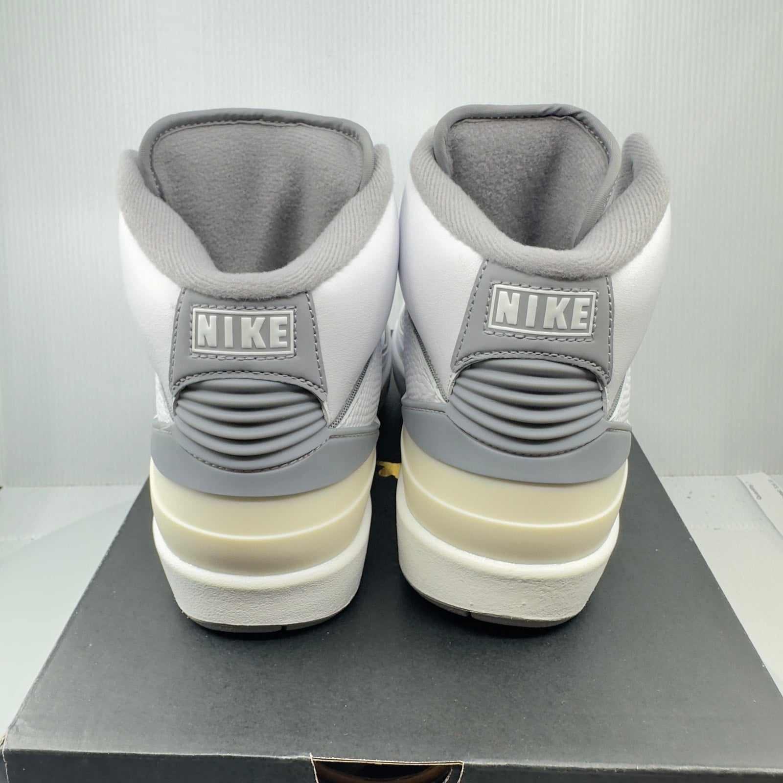 Jordan DQ8562-100 Air Jordan 2 Retro GS Athletic Sneaker Mid White/Gray 6 Kids