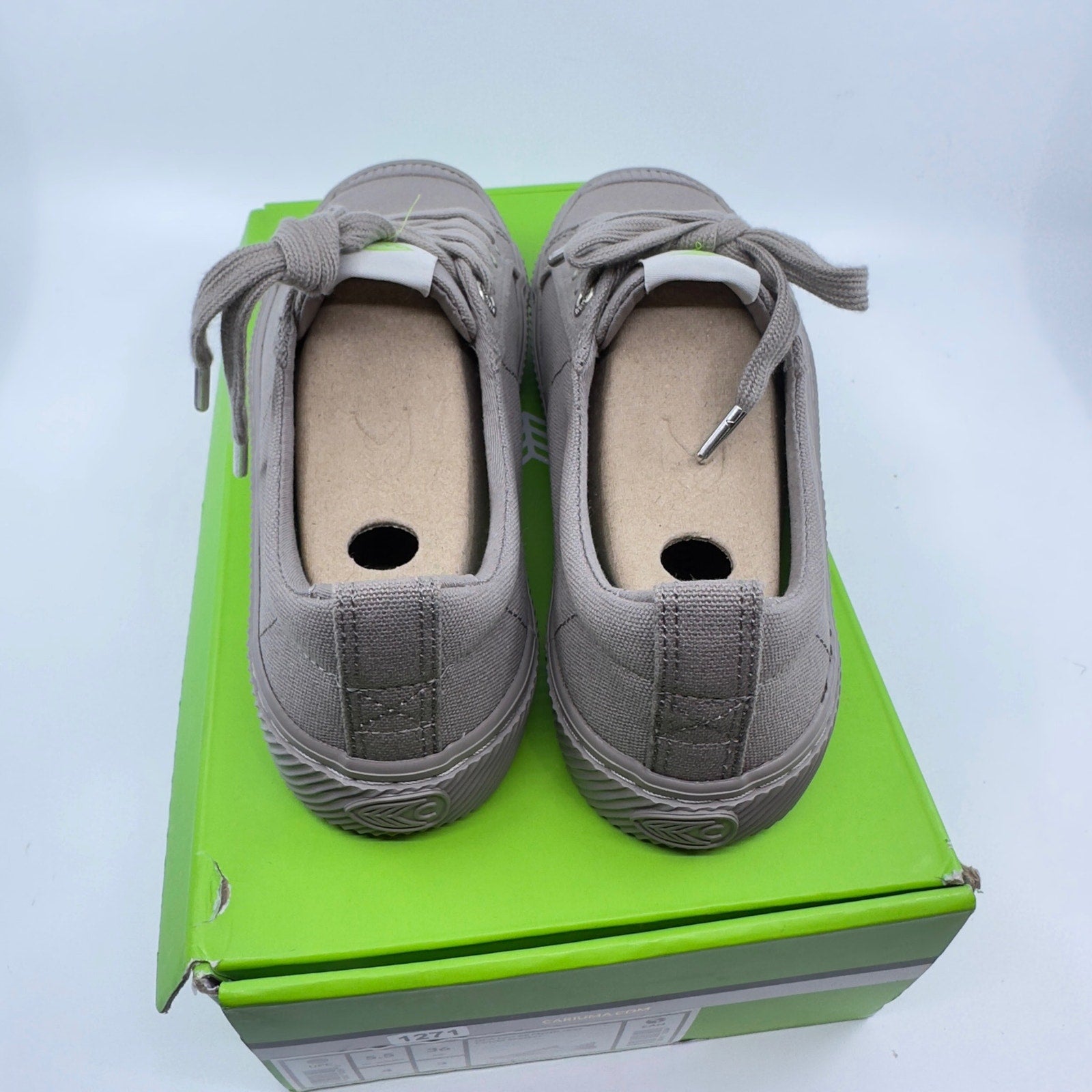 Cariuma Unisex Oca Low Sneaker Shoes Lace-Up All Mystic Grey Canvas Womens 5.5