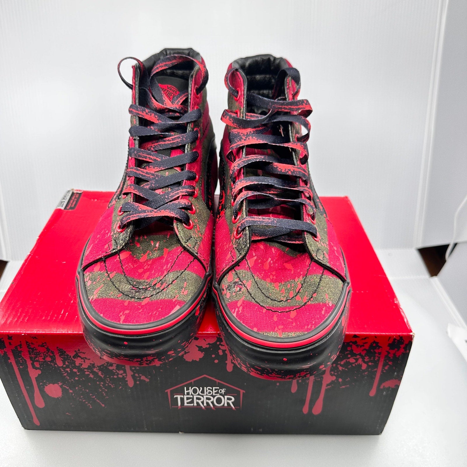 Vans Unisex Sneakers House of Terror x SK8-HI The Nightmare on Elm Street Red 90
