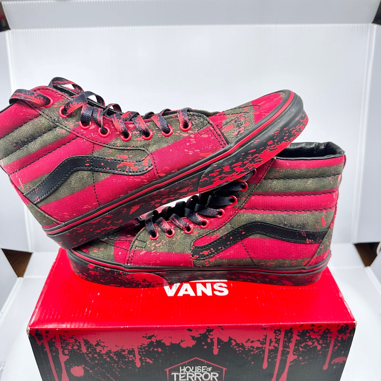 Vans Unisex Sneakers House of Terror x SK8-HI The Nightmare on Elm Street Red 90