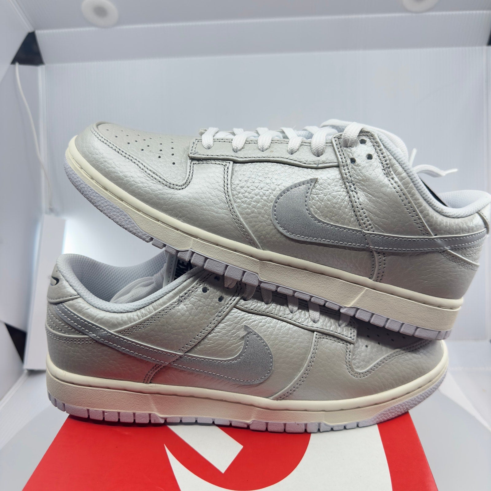 Nike Mens Dunk Low SE Sneakers Low Top Lace Up Gray/Silver Size 9.5 DX3197-095
