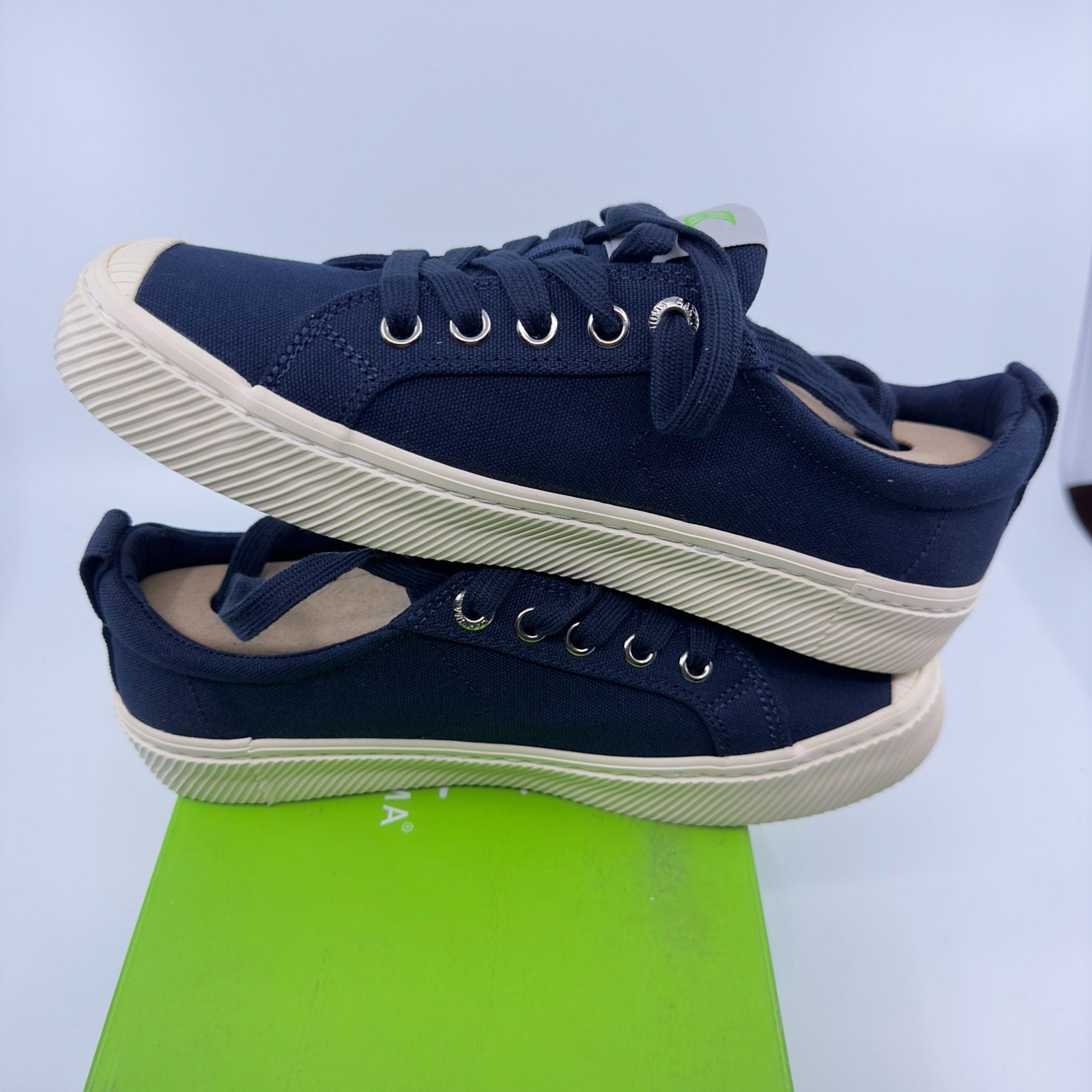Cariuma Unisex Oca Low Canvas Sneaker Casual Shoes Lace-Up Navy Blue Size 5.5/7
