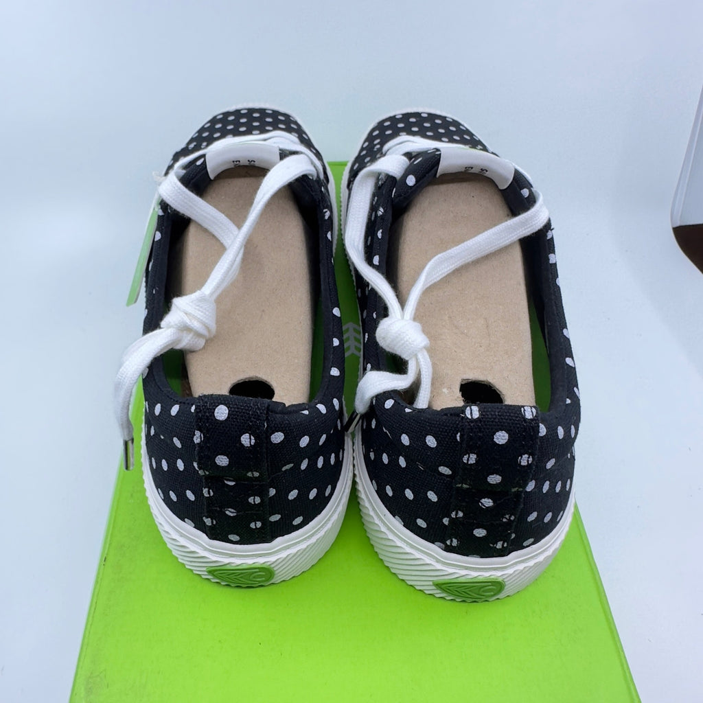 Cariuma Unisex Oca Low Canvas Sneaker Shoes Black White Polka Dots Size 10/11.5