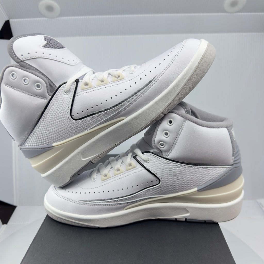Jordan DQ8562-100 Air Jordan 2 Retro GS Athletic Sneaker Mid White/Gray 6 Kids
