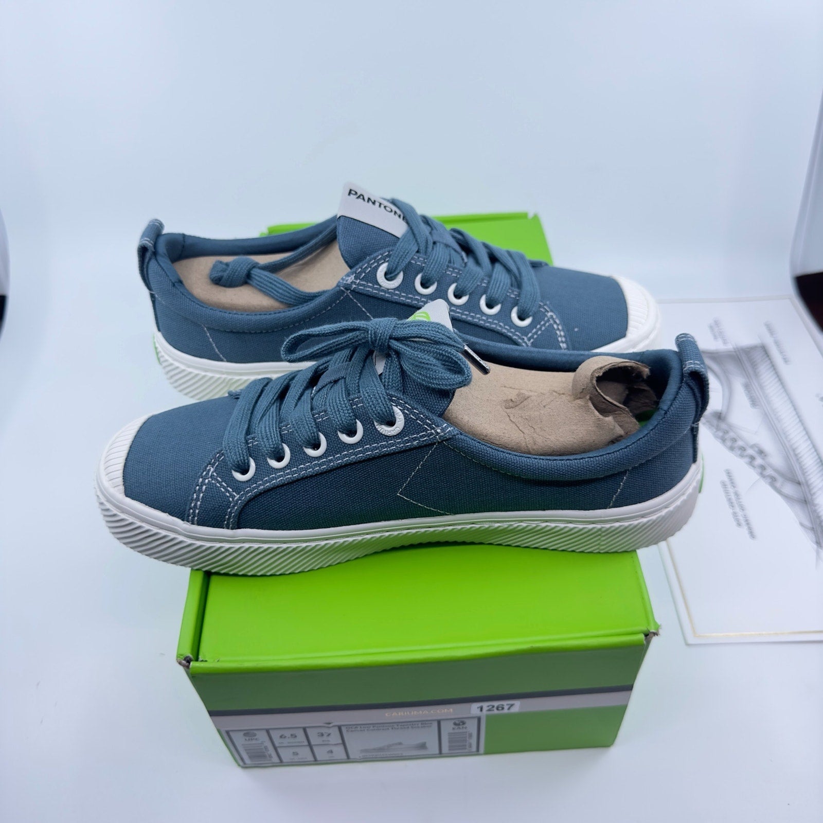 Cariuma Unisex Low Pantone Tapestry Blue Canvas Contrast Thread Sneaker 5/6.5